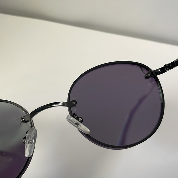 Quay Australia Farrah Sunglasses - Picture 6 of 6